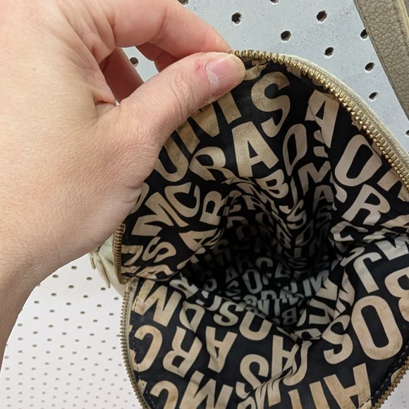 Marc Jacobs Natasha Q Classic Crossbody - AS IS, VERY USED CONDITON - Picture 7 of 8